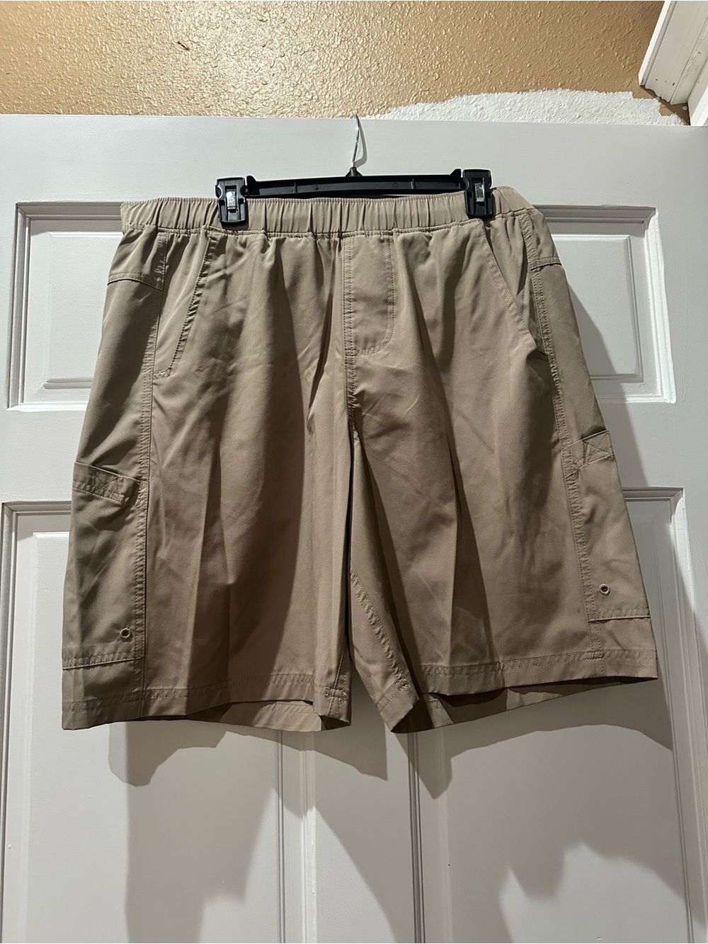 NWOT Magellan Outdoors Tan Fish Gear Elastic-Waist Cargo Shorts